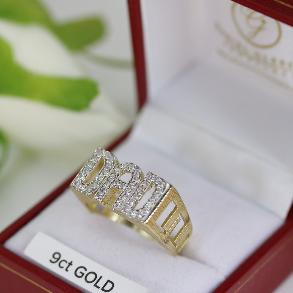 Side view of the DAD Ring in its jewelry box – Focused on the open linked side design, adding a modern touch to the classic gold signet-style ring.