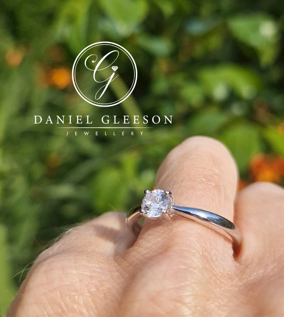 9ct White gold commitment ring