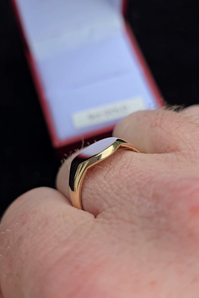 9ct Gold Signet ring 