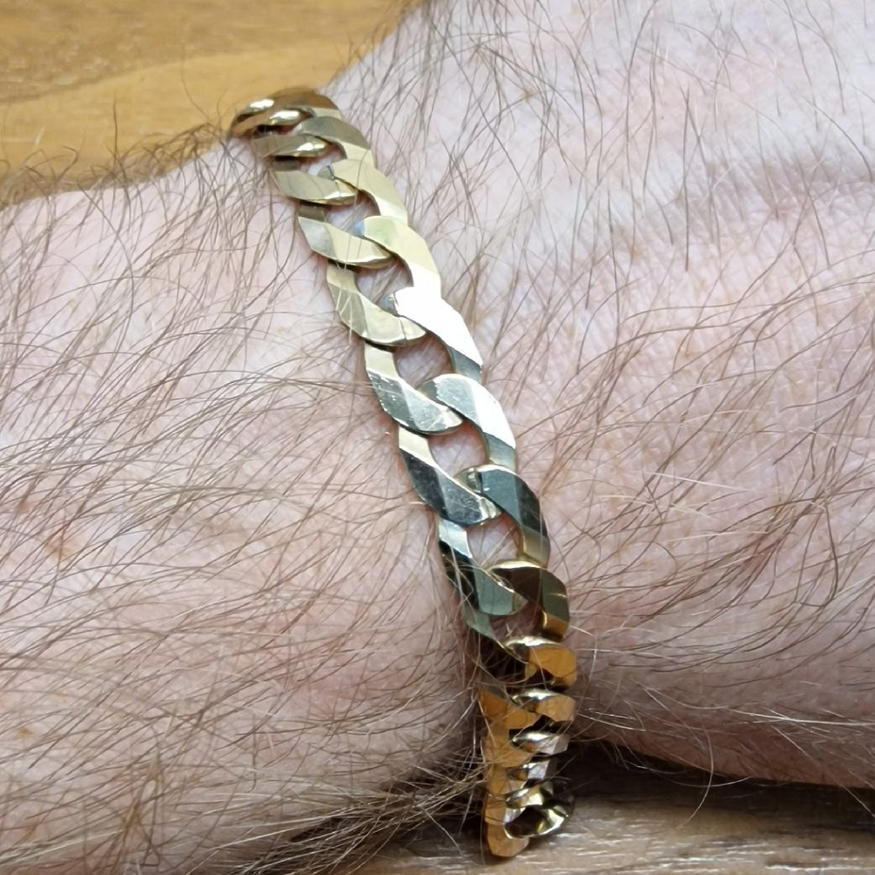 Mans 9ct Gold curb bracelet displayed on a mans wrist from Daniel Gleeson Jewellers Cork 