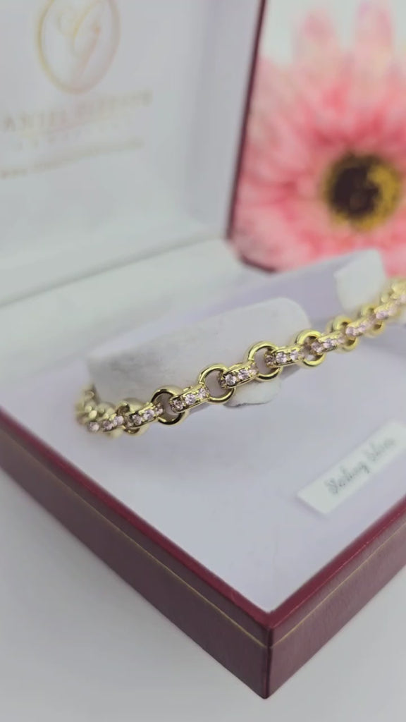 video of Sterling silver patterned oval link bracelet arranged in a circle inside a Gleeson Jewellers presentation box.