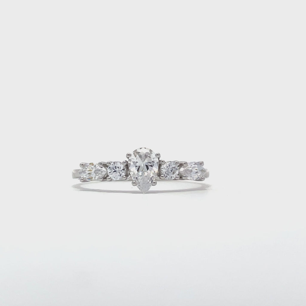 9ct white gold pear shaped CZ ring showing stone setting