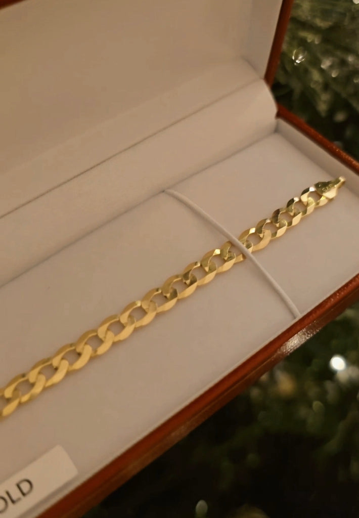 Gold mans bracelet, curb style link 